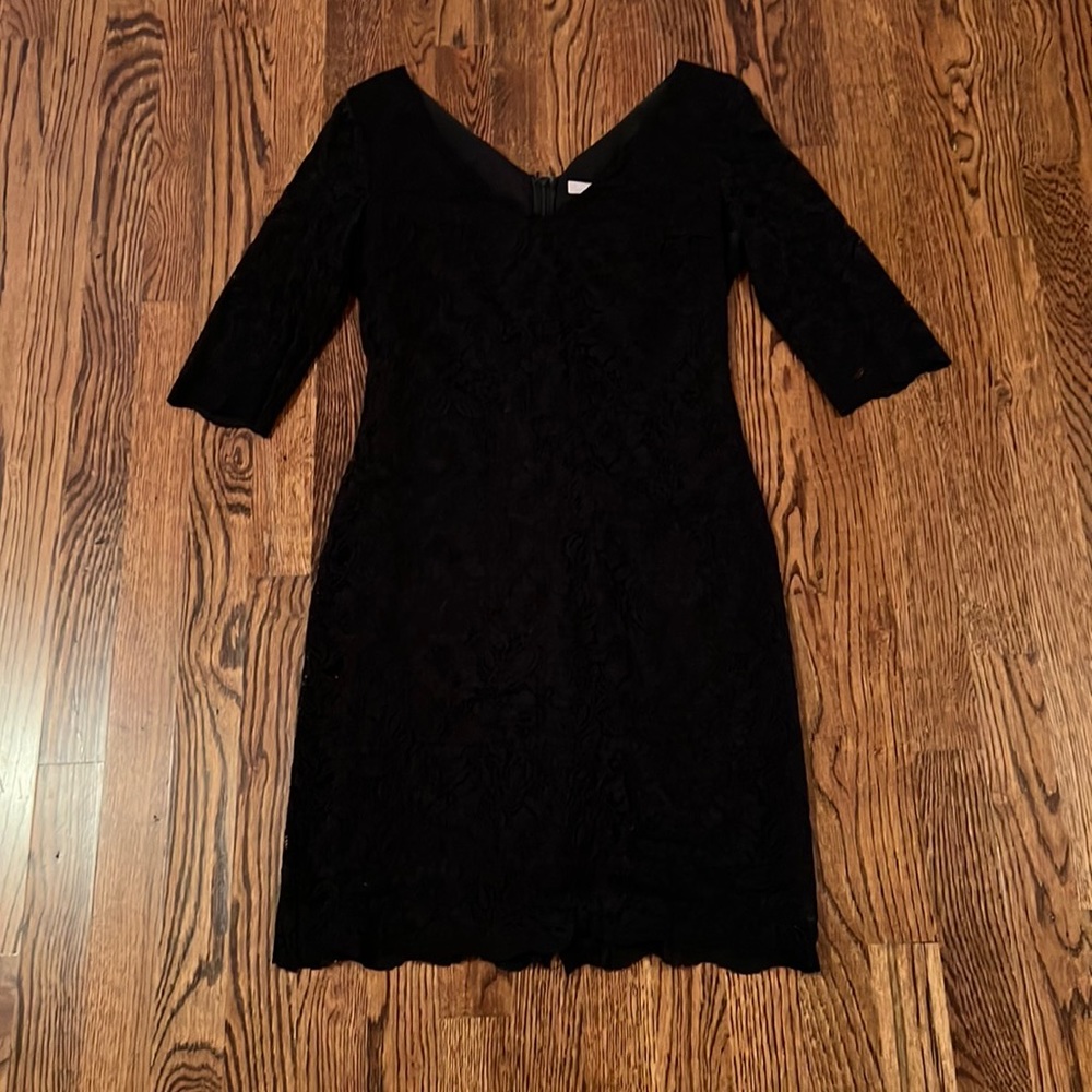 Banana Republic three-quarter length V-neck lace sheathe dress